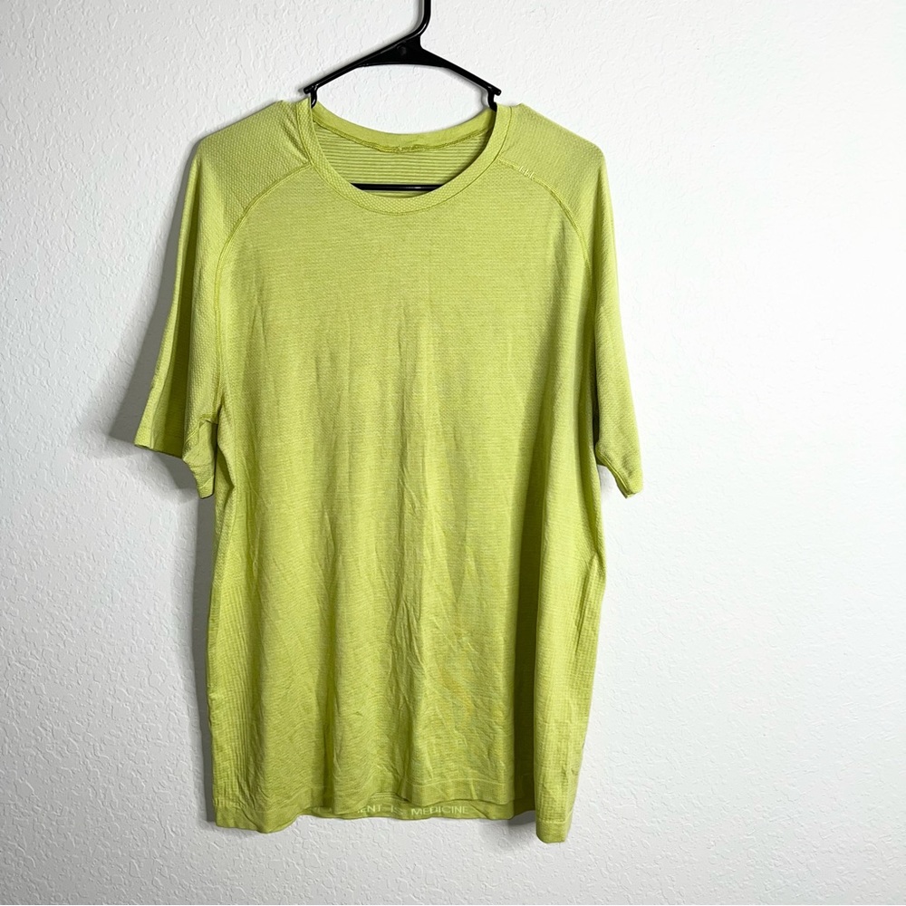 Lululemon Men T-Shirt XL Short Sleeve Neon Green A2